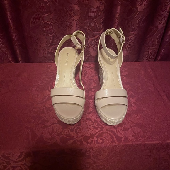 Shoes - Picture 3 of 4